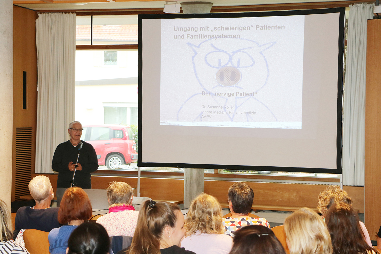 Auf Einladung des Palliativnetzwerks KF-OAL referiert Dr. med. Susanne Roller zu Bindungsmustern in der Patientenversorgung