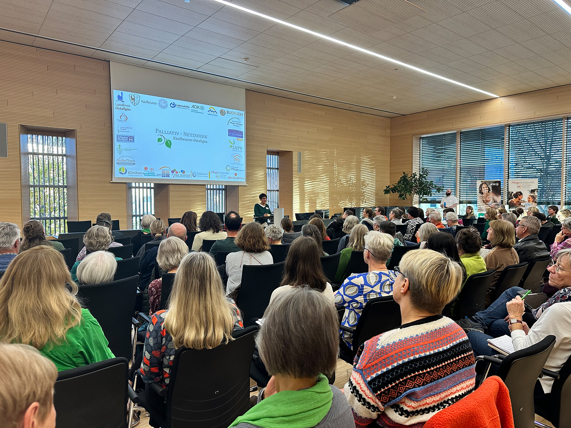 Zuhörer beim Fachvortrag "Leben mit einer tödlichen Diagnose" 2025